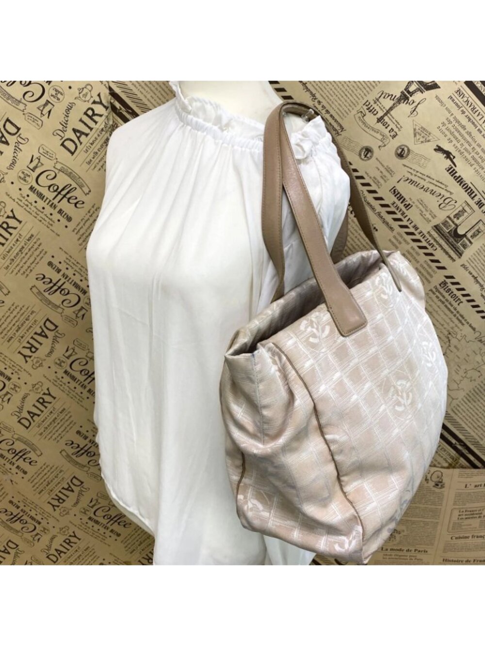 Chanel Tote New Travel Beige CC Logo Business - Picture 3 of 15